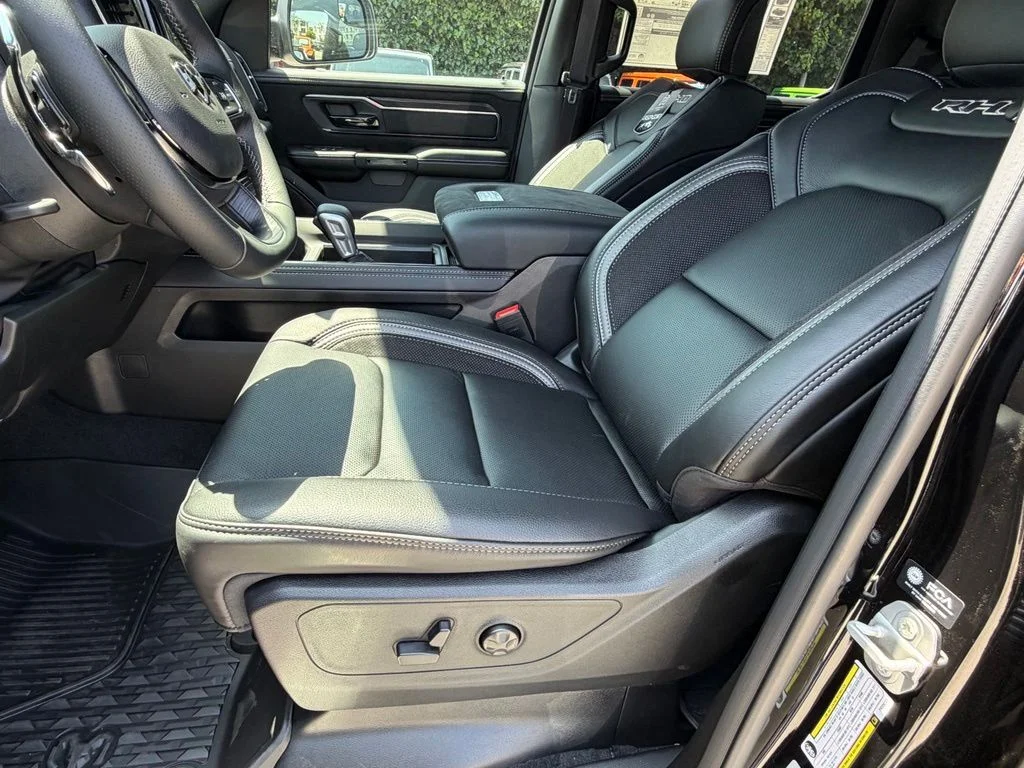 New 2026 Diamond Black Crystal Pearl-Coat Exterior Paint RAM RHO image 22