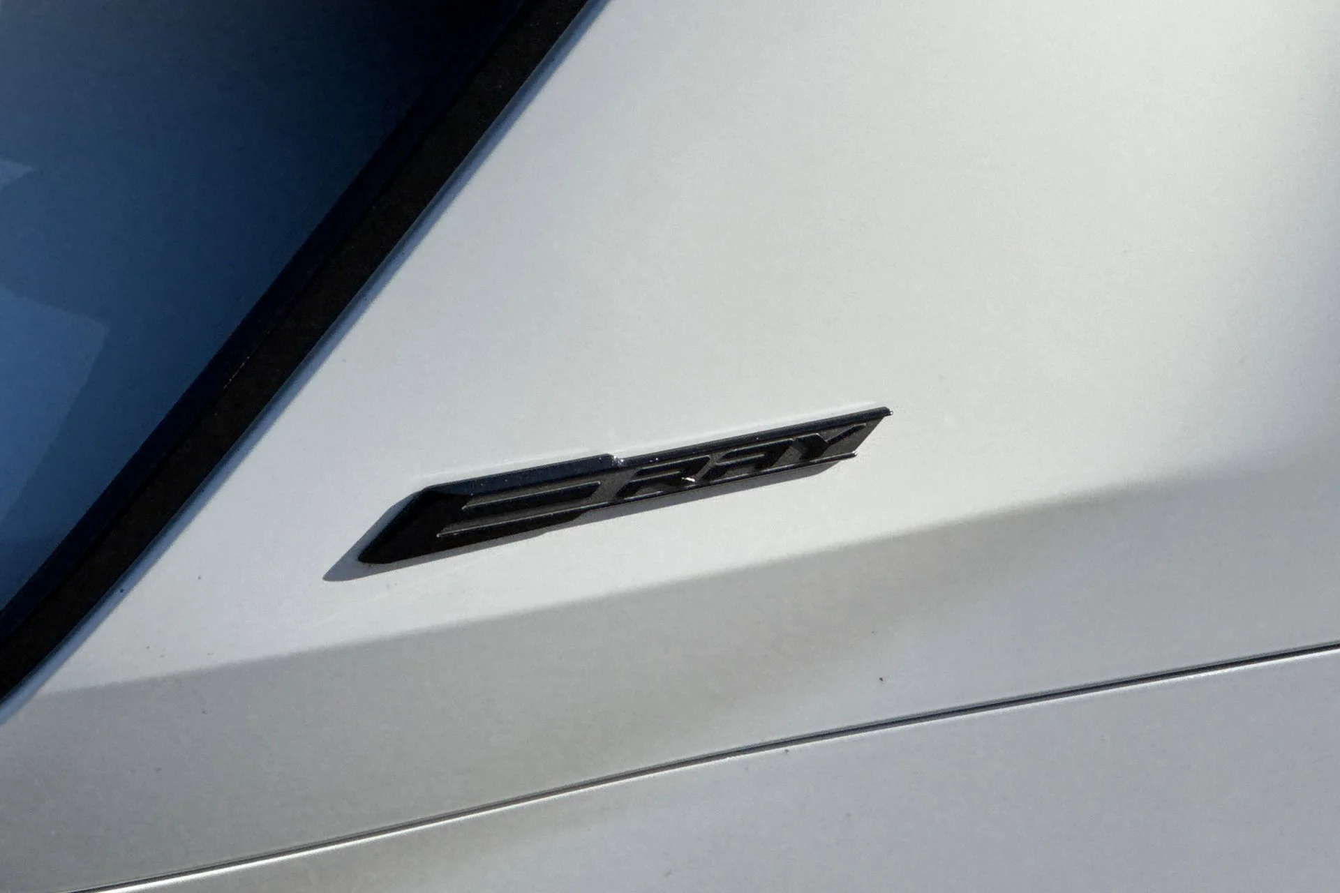 Used 2025 Arctic White Chevrolet E-RAY 2LZ image 11