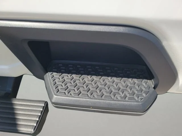 New 2025 Summit White Chevrolet WT image 9