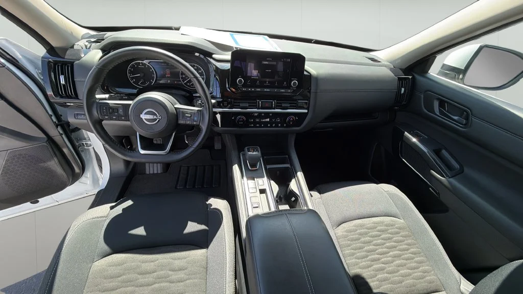 Used 2025 White Nissan SV image 19
