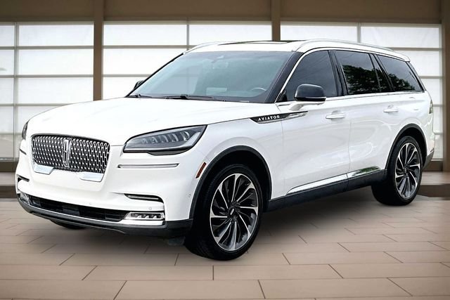 Used 2021 White Lincoln Reserve image 1