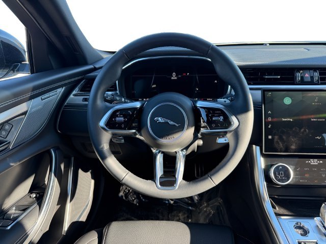 Used 2024  Jaguar R-Dynamic SE image 13