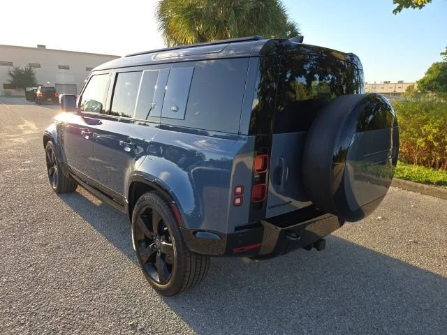 Used 2024 Blue Land Rover X-Dynamic SE image 3