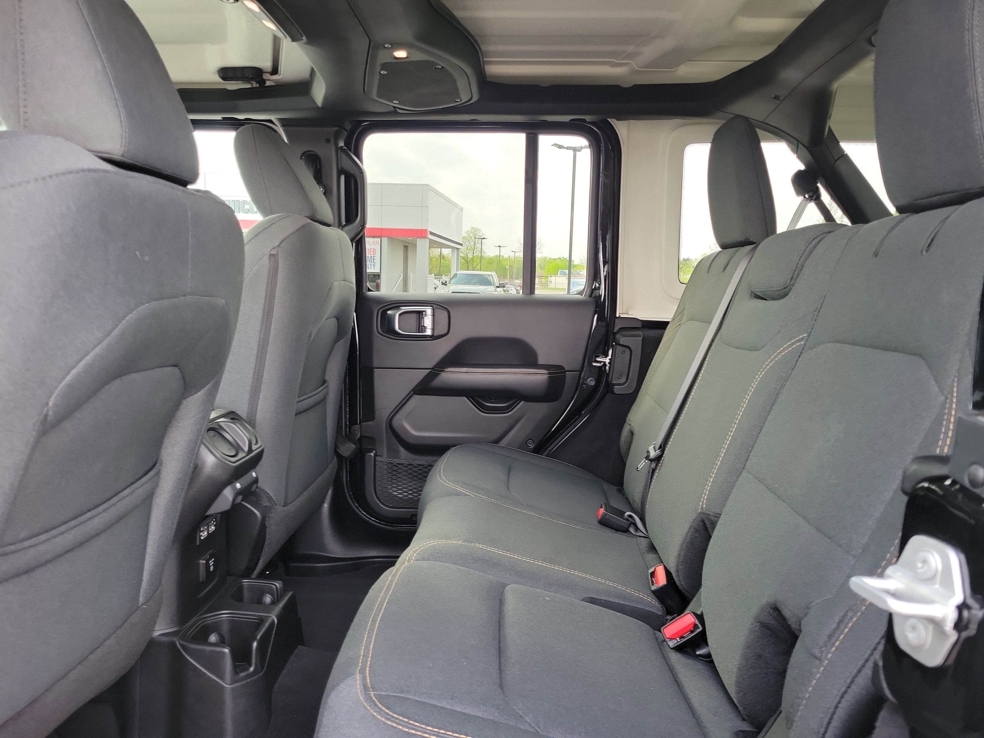 2025 Jeep Wrangler 4-Door Sahara - Photo 11