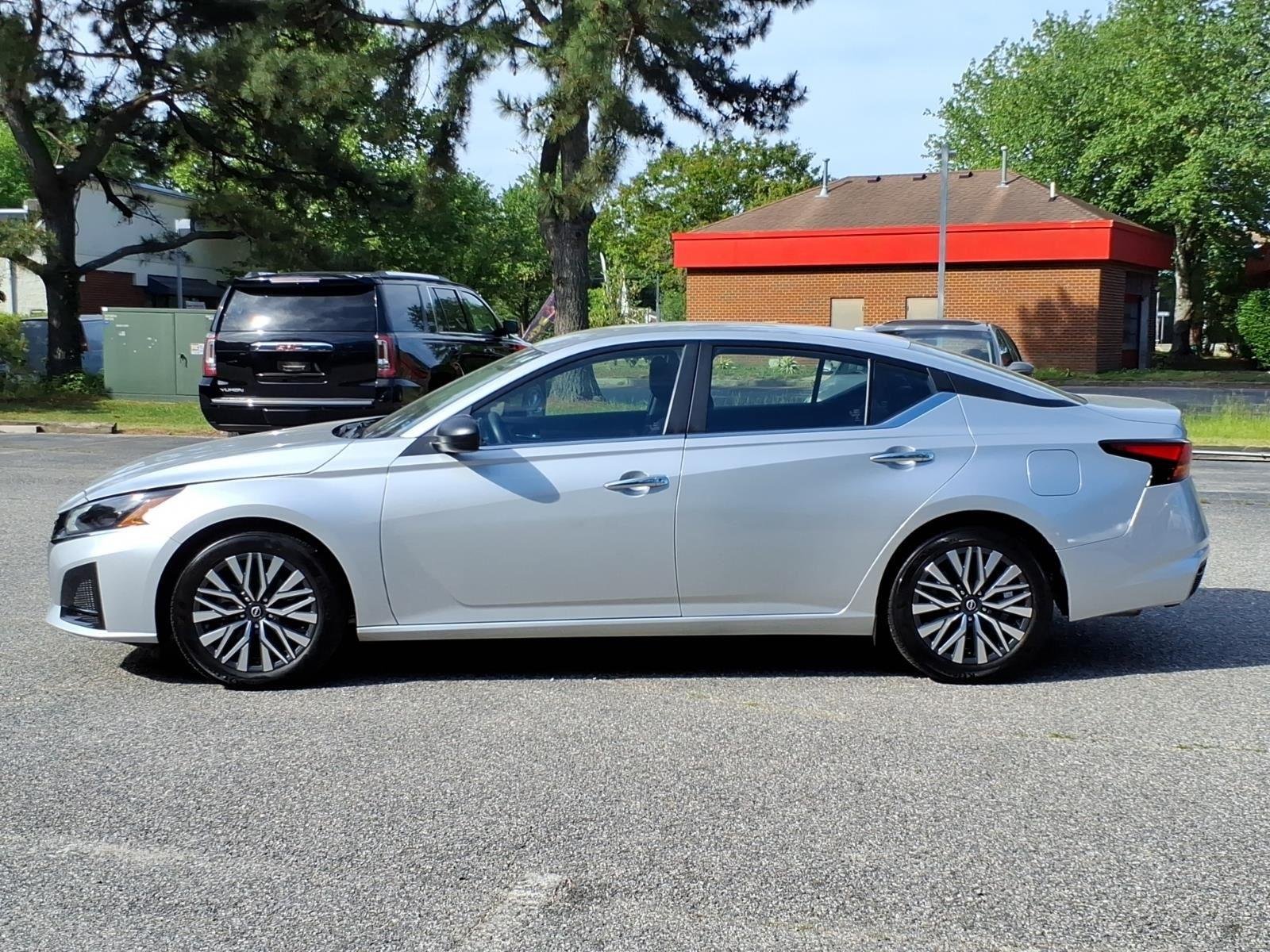 Used 2024 Brilliant Silver Metallic Nissan 2.5 SV image 3