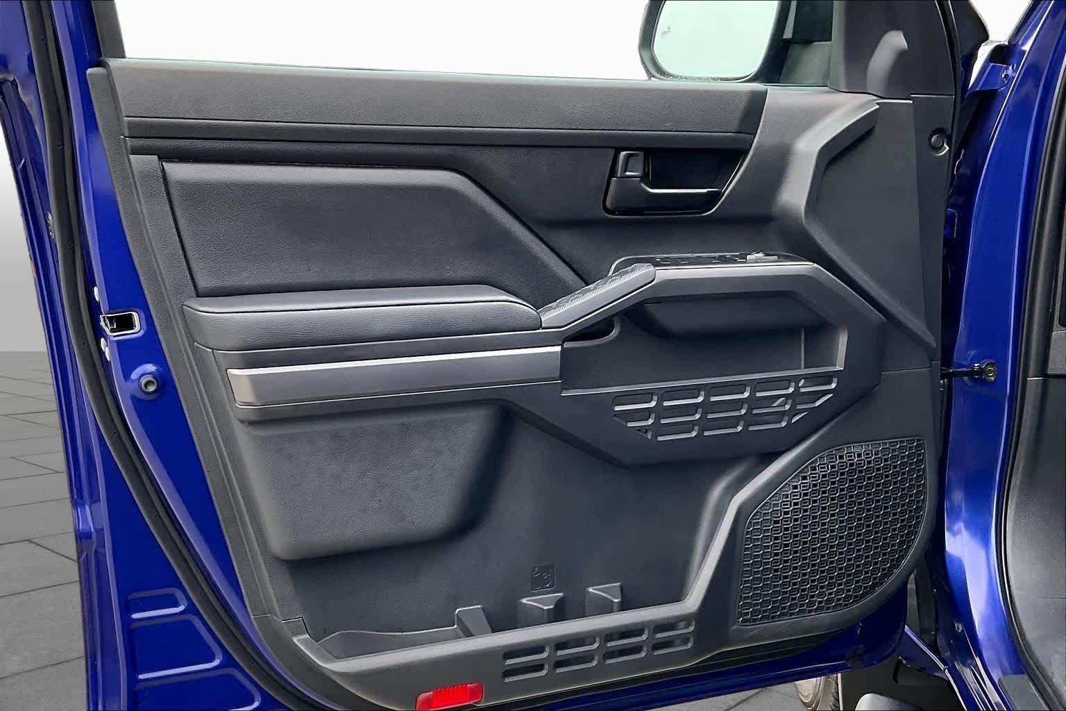 Used 2025 Blue Crush Metallic Toyota SR5 image 20