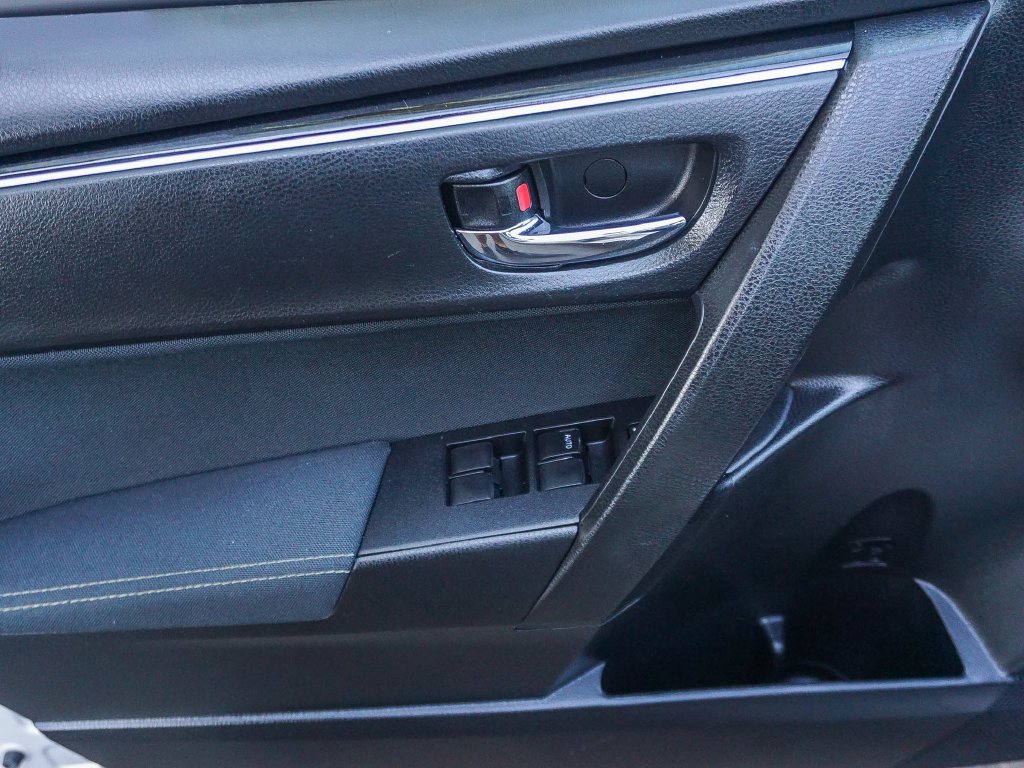 Used 2018 Silver Toyota LE image 19