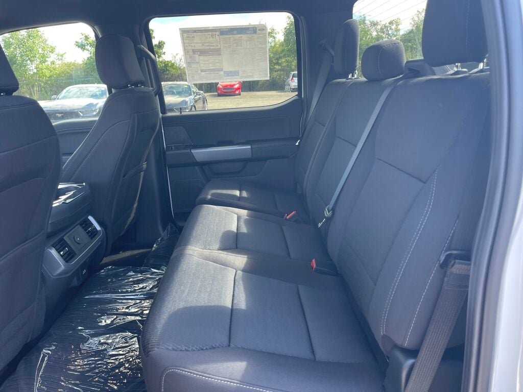 New 2026 Oxford White Ford XLT image 19