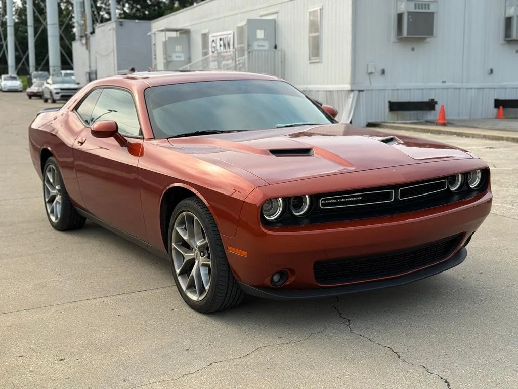 Used 2023 Orange Dodge SXT image 4