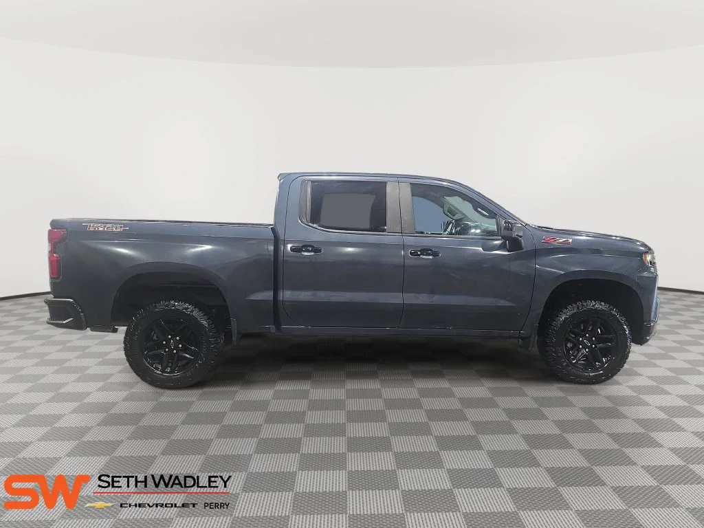Used 2020 SHADOW GRAY METALLIC Chevrolet LT Trail Boss image 8