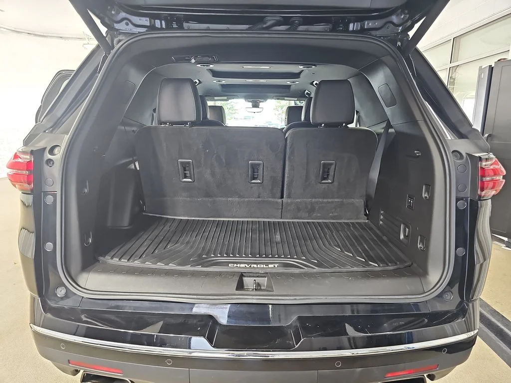 Used 2023 Black Chevrolet High Country image 17