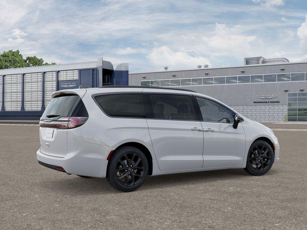 New 2026 Bright White Clear-Coat Exterior Paint Chrysler Select image 6