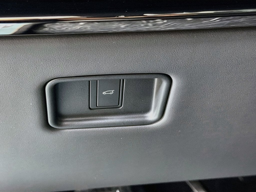 New 2027 Borasco Grey Land Rover  SE P360 image 10