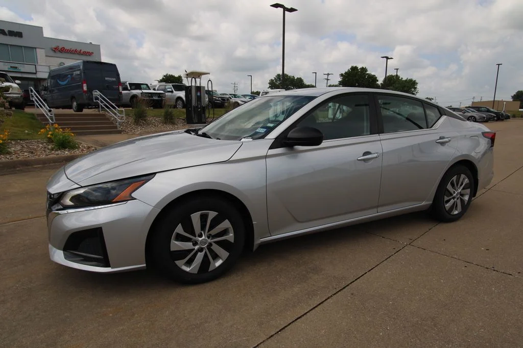 Used 2024 Silver Nissan 2.5 S image 16