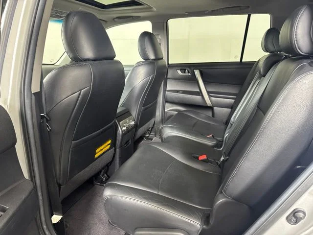 Used 2013 Classic Silver Metallic Toyota SE image 12
