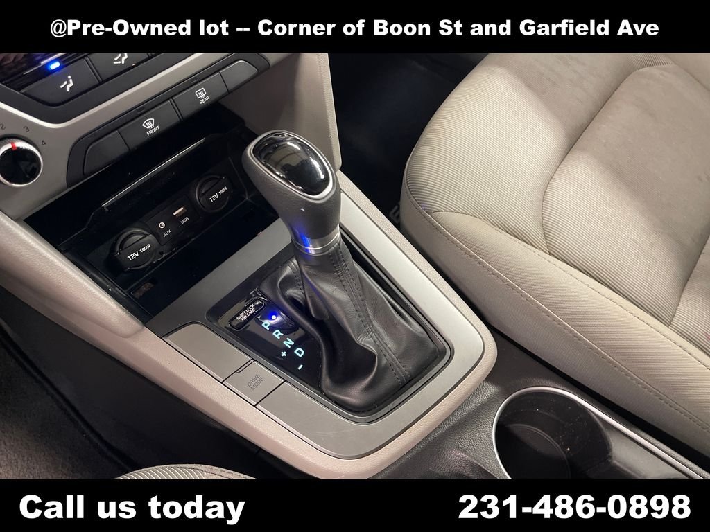 Used 2017 Black Hyundai SE image 24