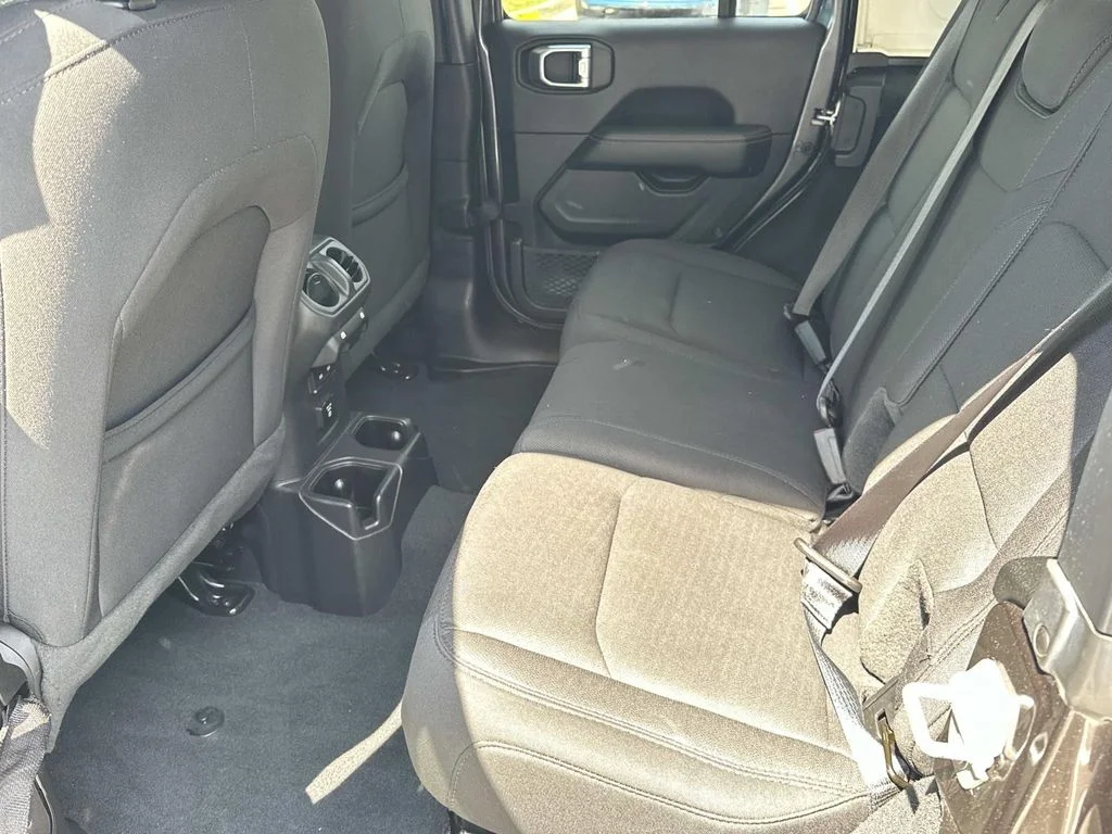 Used 2022 Gray Jeep Unlimited Sahara image 15