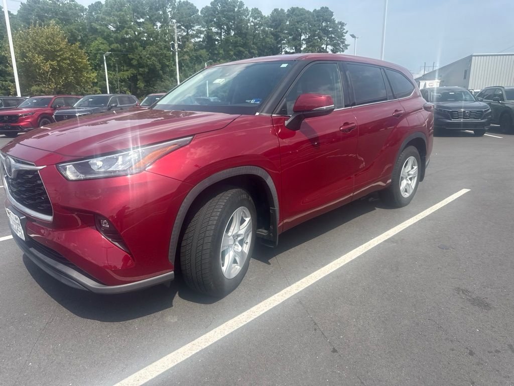 Used 2020 Red Toyota LE image 9