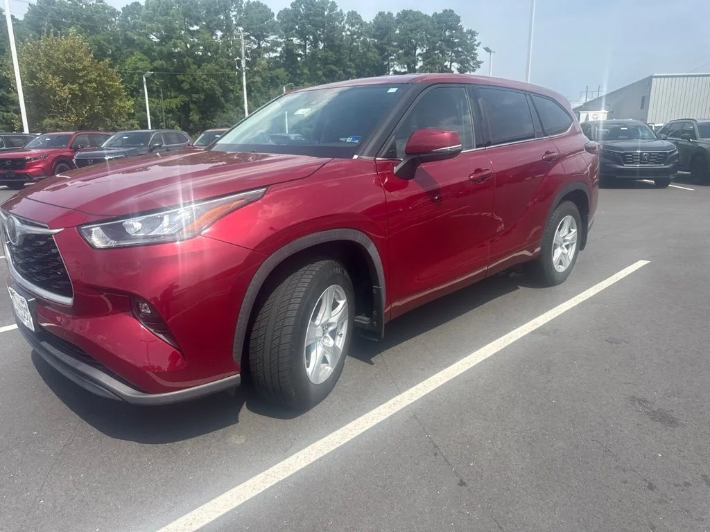 Used 2020 Red Toyota LE image 9