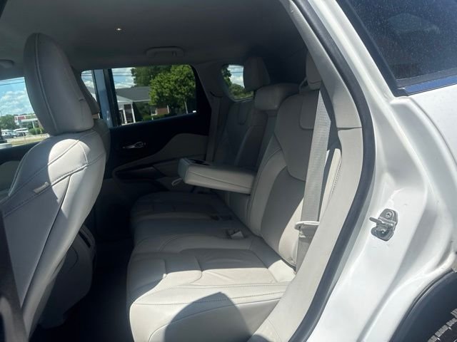 Used 2021 Bright White Clearcoat Jeep Latitude Lux image 11