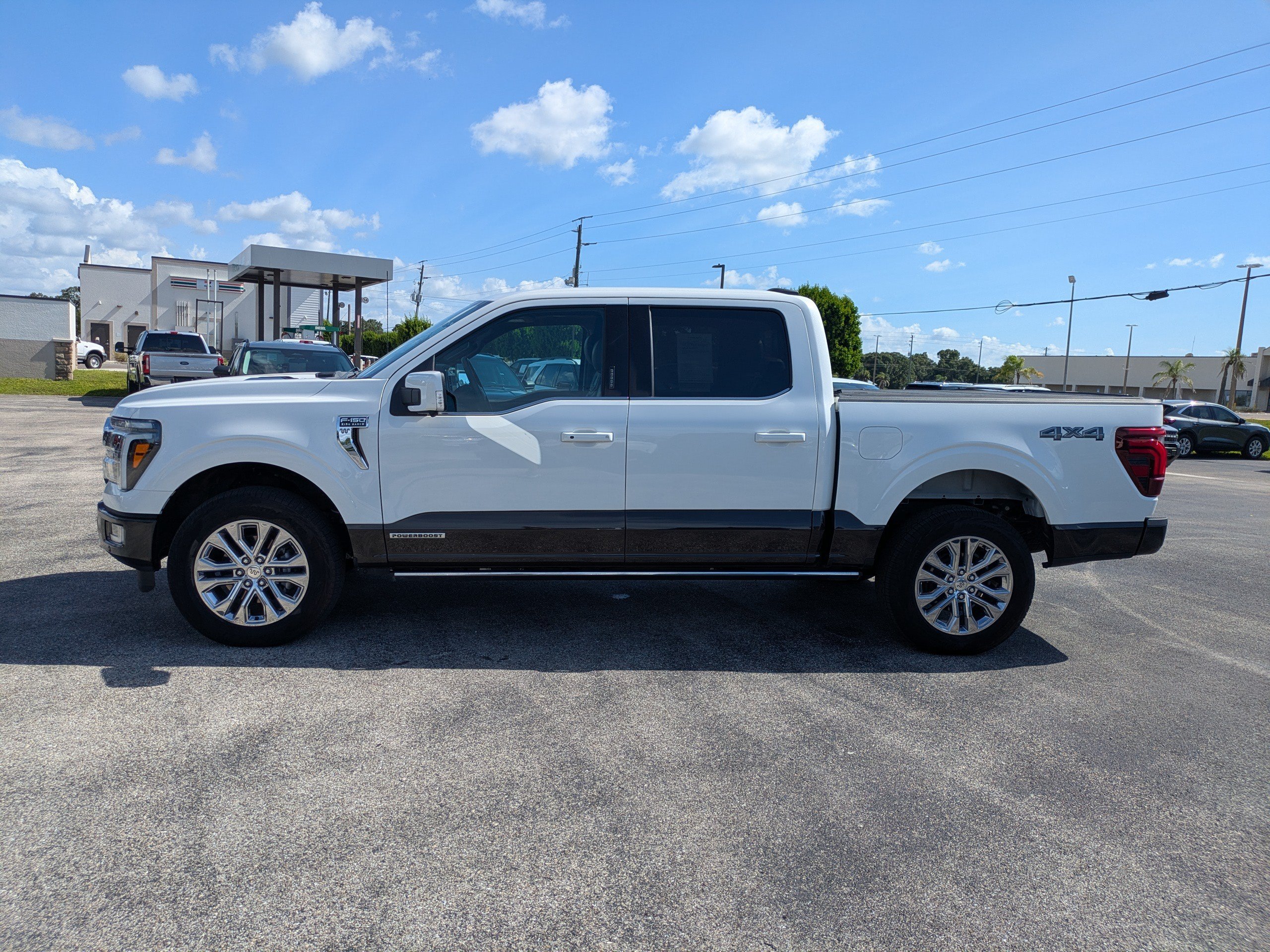 Used 2024  Ford King Ranch image 7