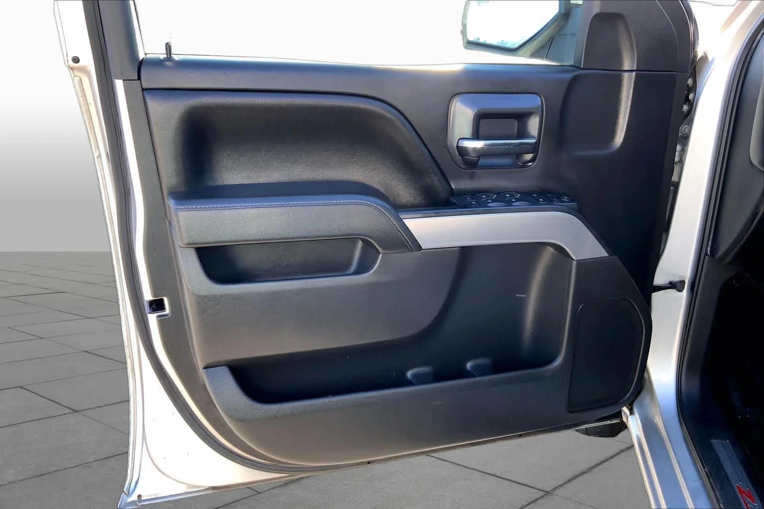 Used 2016 Silver Ice Metallic Chevrolet LT image 19