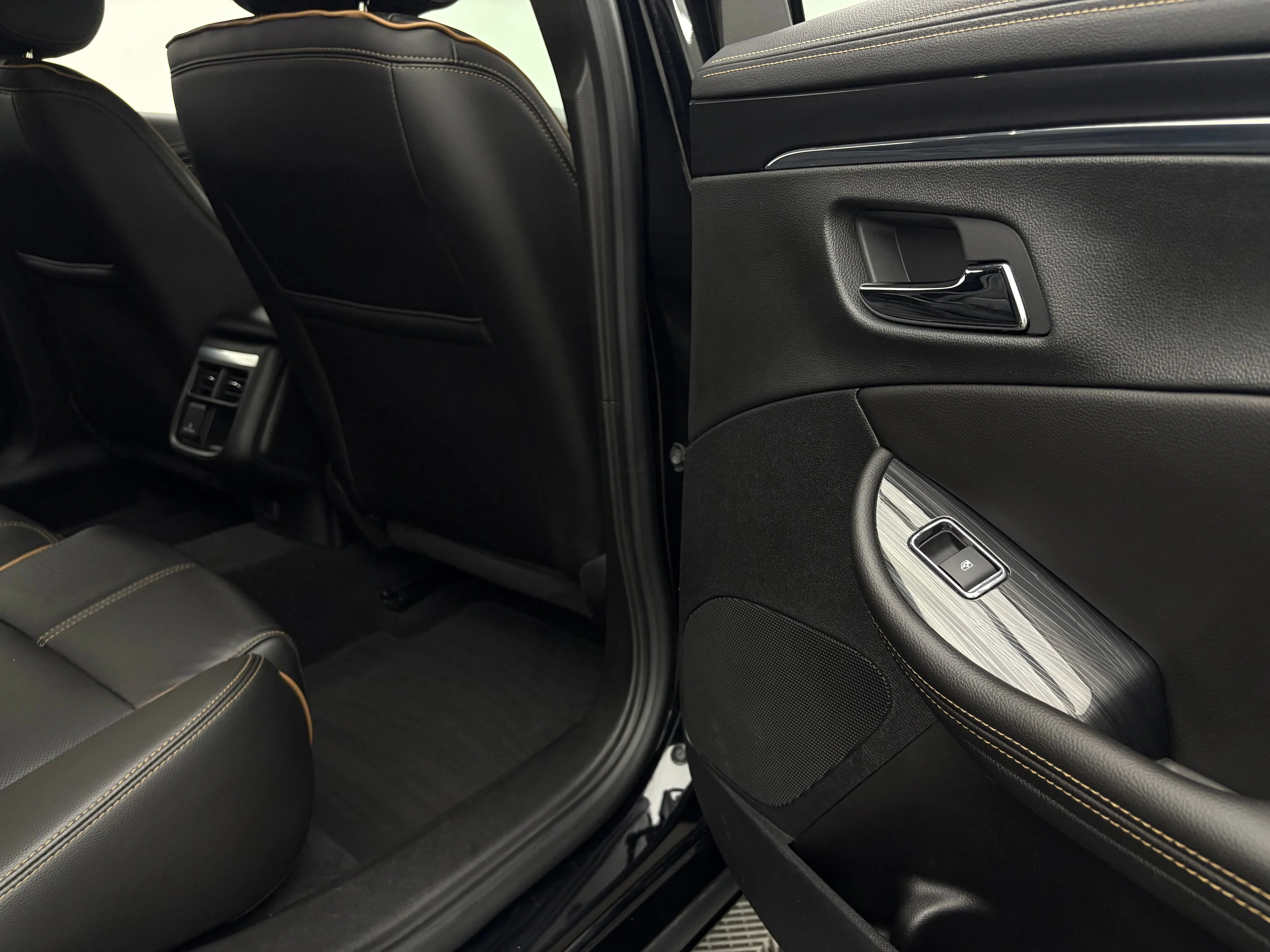 Used 2018 BLACK Chevrolet Premier image 41