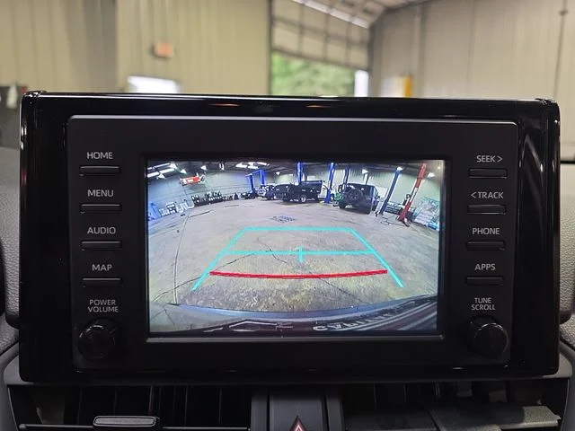 Used 2019 Silver Toyota XLE image 23