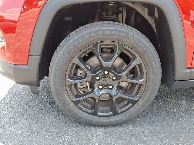 Used 2023 Red Jeep Latitude image 28