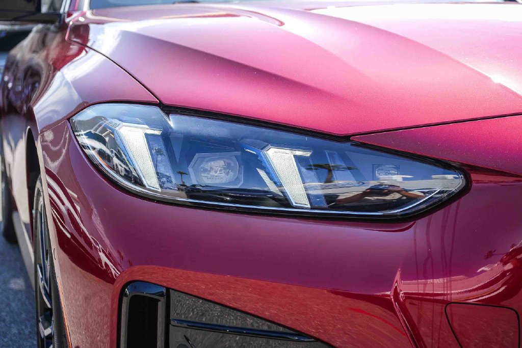 Used 2026 Vegas Red Metallic BMW M60 image 10