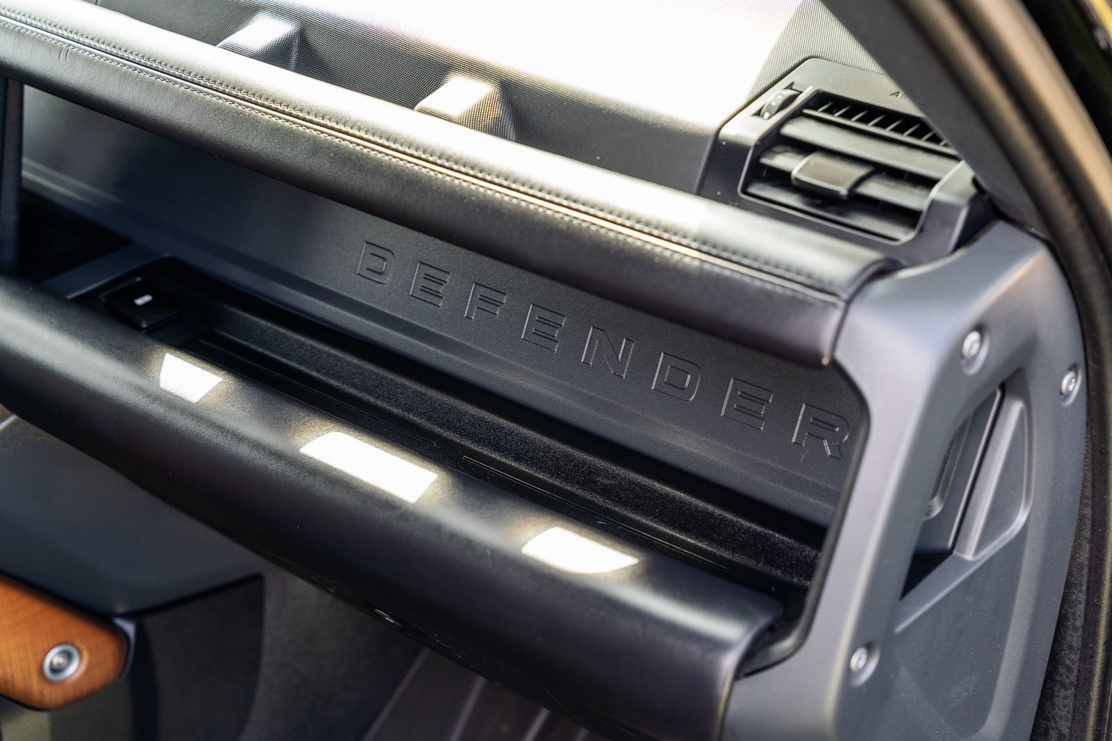 Used 2021  Land Rover X image 16