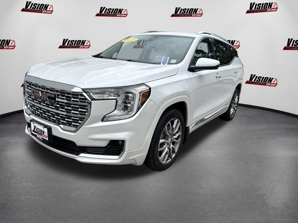 Used 2022 White GMC Denali image 1
