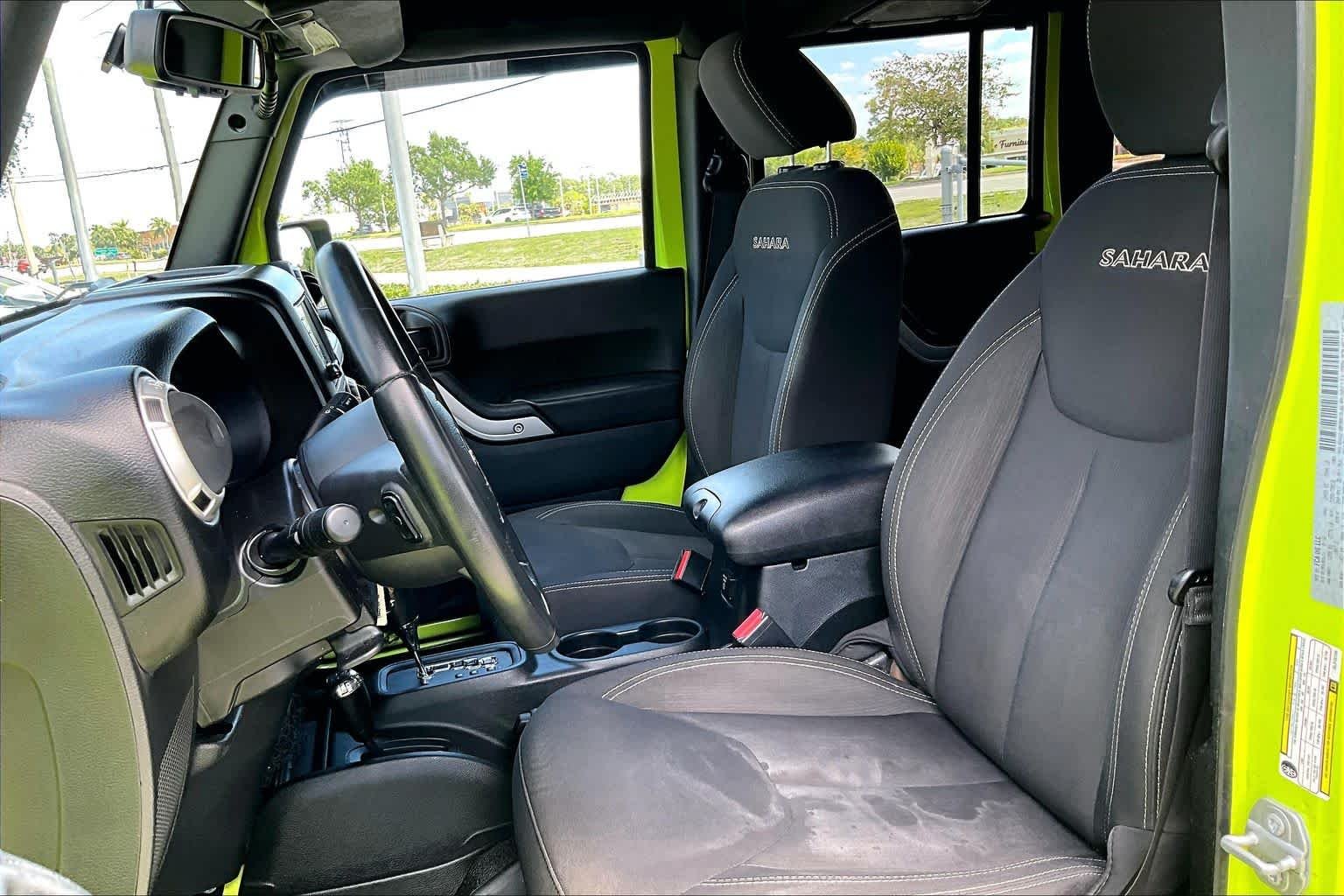 Used 2016 Hypergreen Clearcoat Jeep Sahara image 8