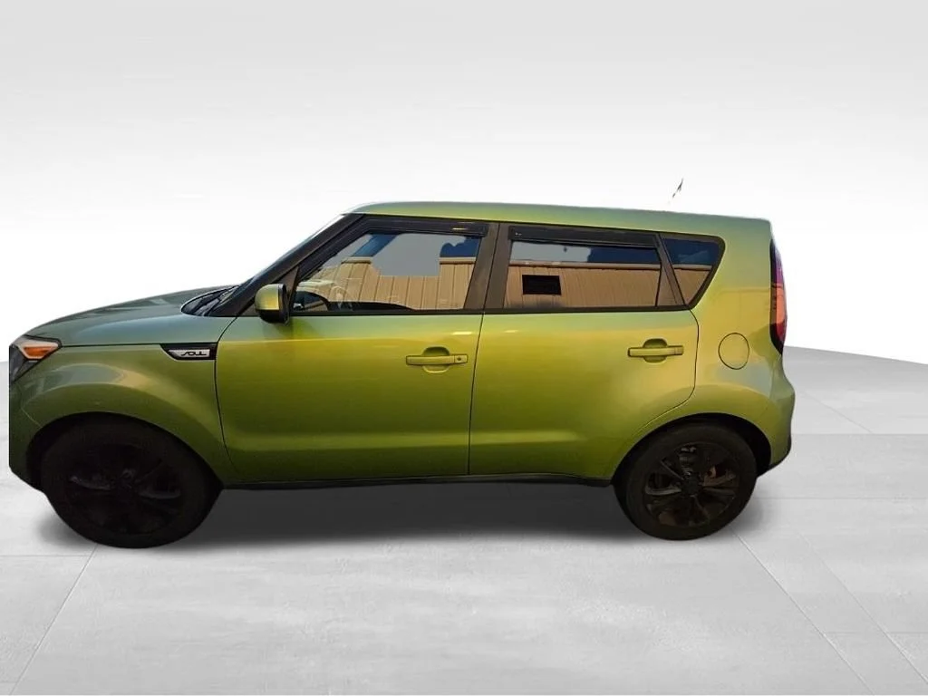 Used 2015 Green Kia + image 4