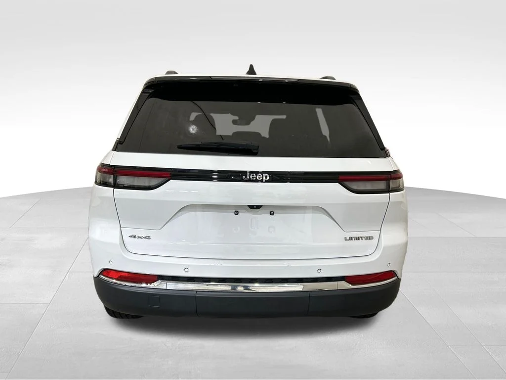 Used 2023 White/off-white Jeep Limited image 4