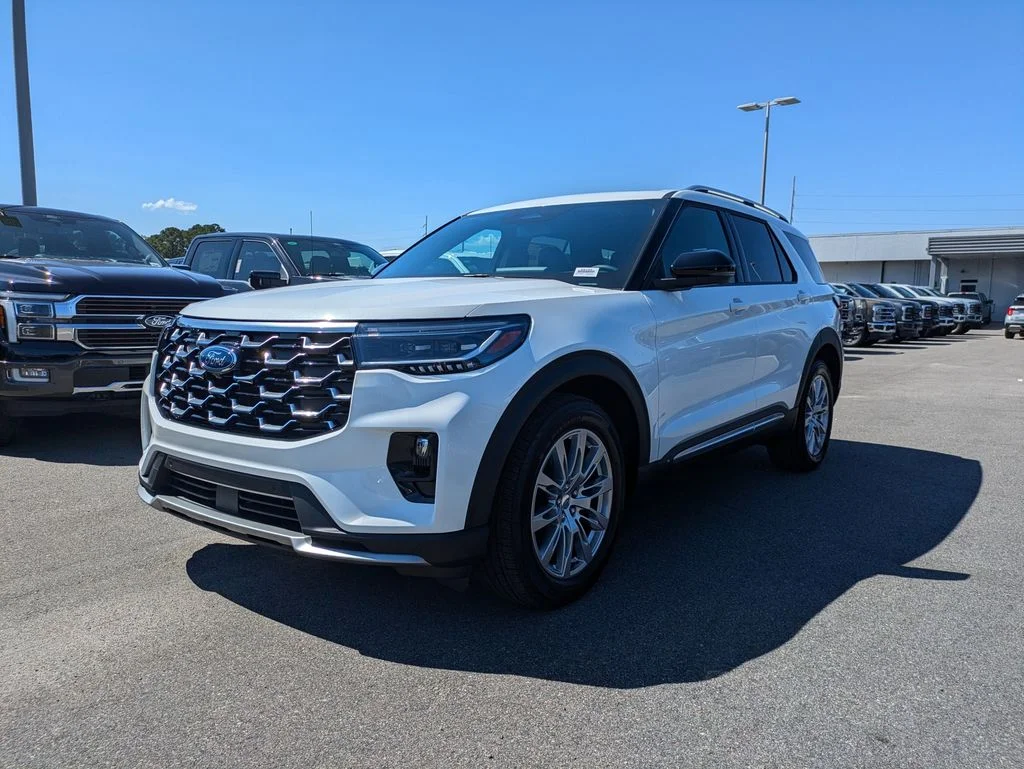 New 2026 Star White Metallic Tri-Coat Ford Platinum image 8