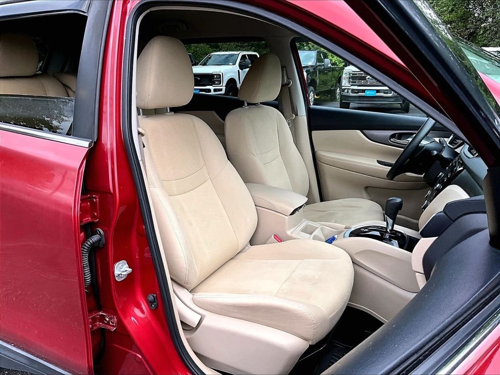 Used 2016 Cayenne Red Nissan SV image 11