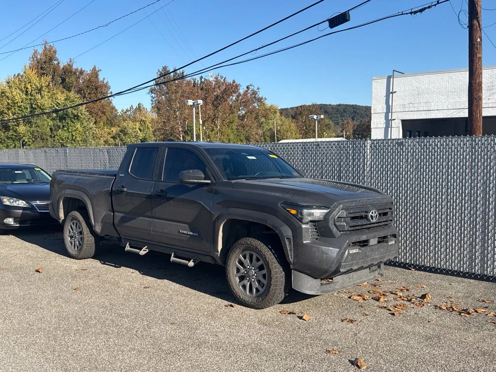 Used 2025  Toyota SR5 image 1