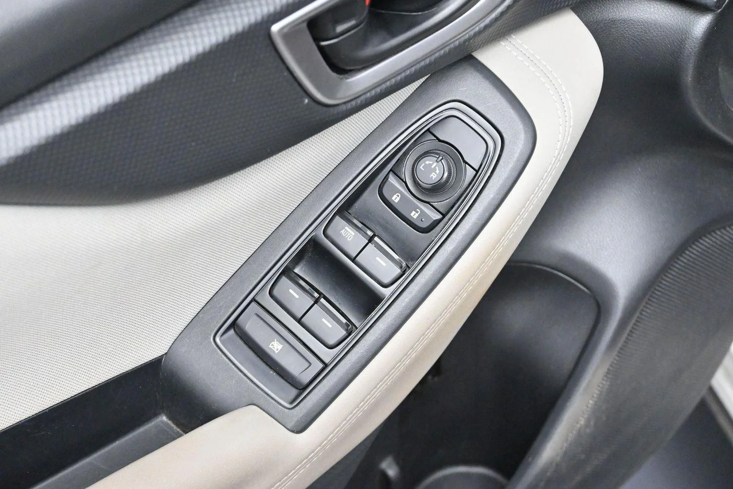 Used 2021 Crystal White Pearl Subaru Base image 10