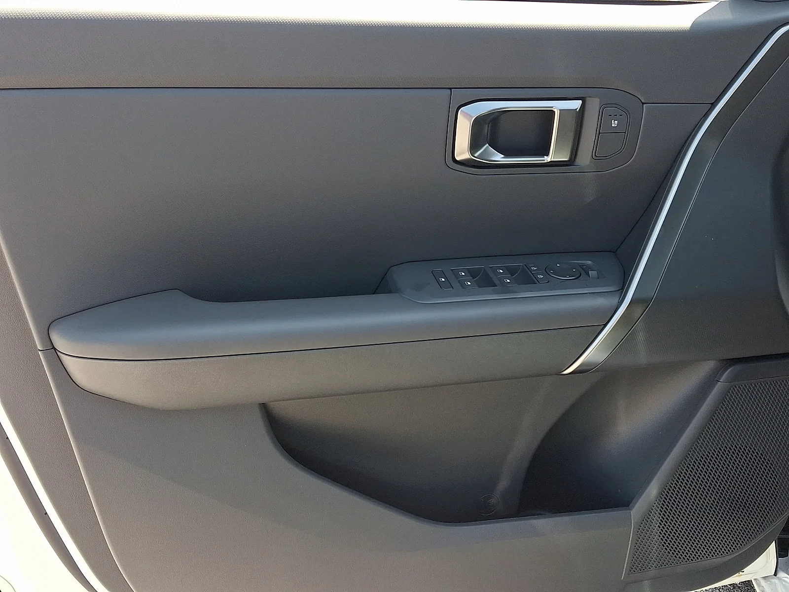 New 2027 White Kia X-Line S image 13