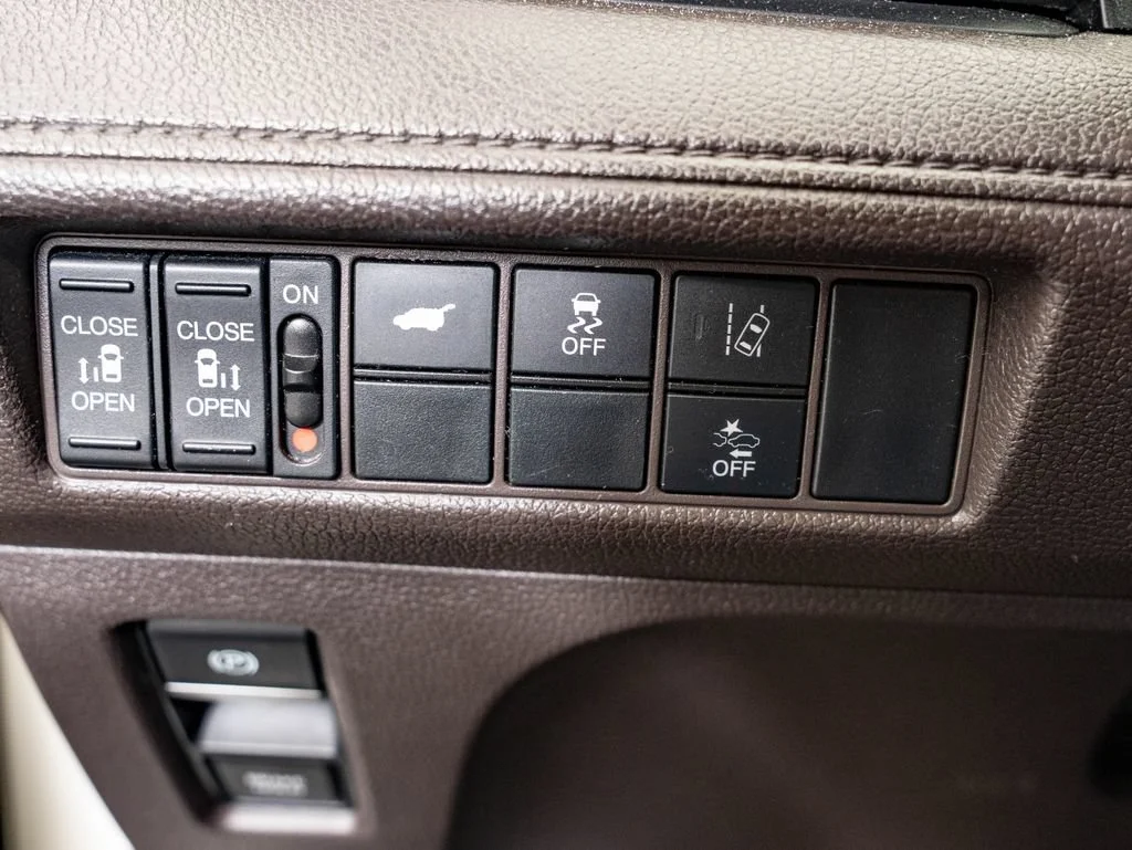 Used 2019 White Honda EX-L image 28