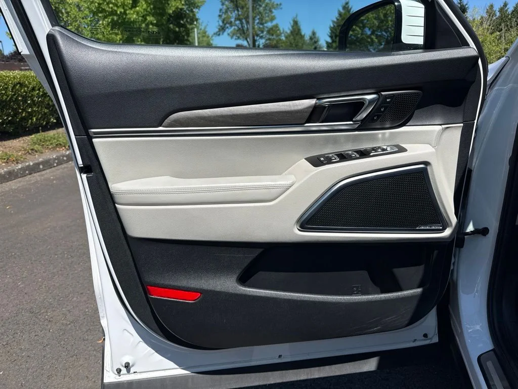 Used 2022 Glacial White Pearl Kia SX image 20