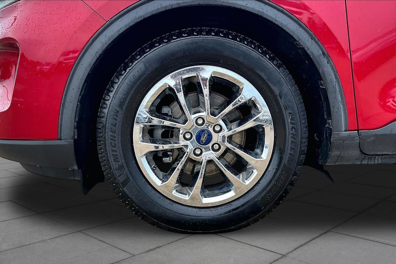 Used 2020 Rapid Red Metallic Tinted Clearcoat Ford SE image 10