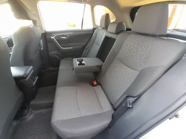 2024 Toyota RAV4 XLE - Photo 38