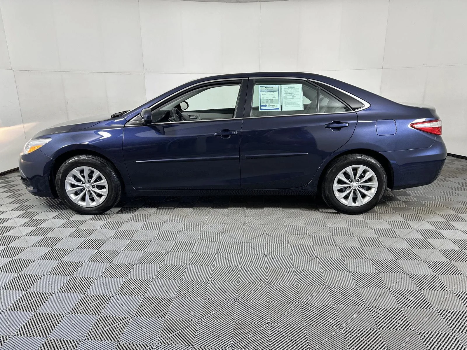Used 2017 Parisian Night Pearl Toyota SE image 15