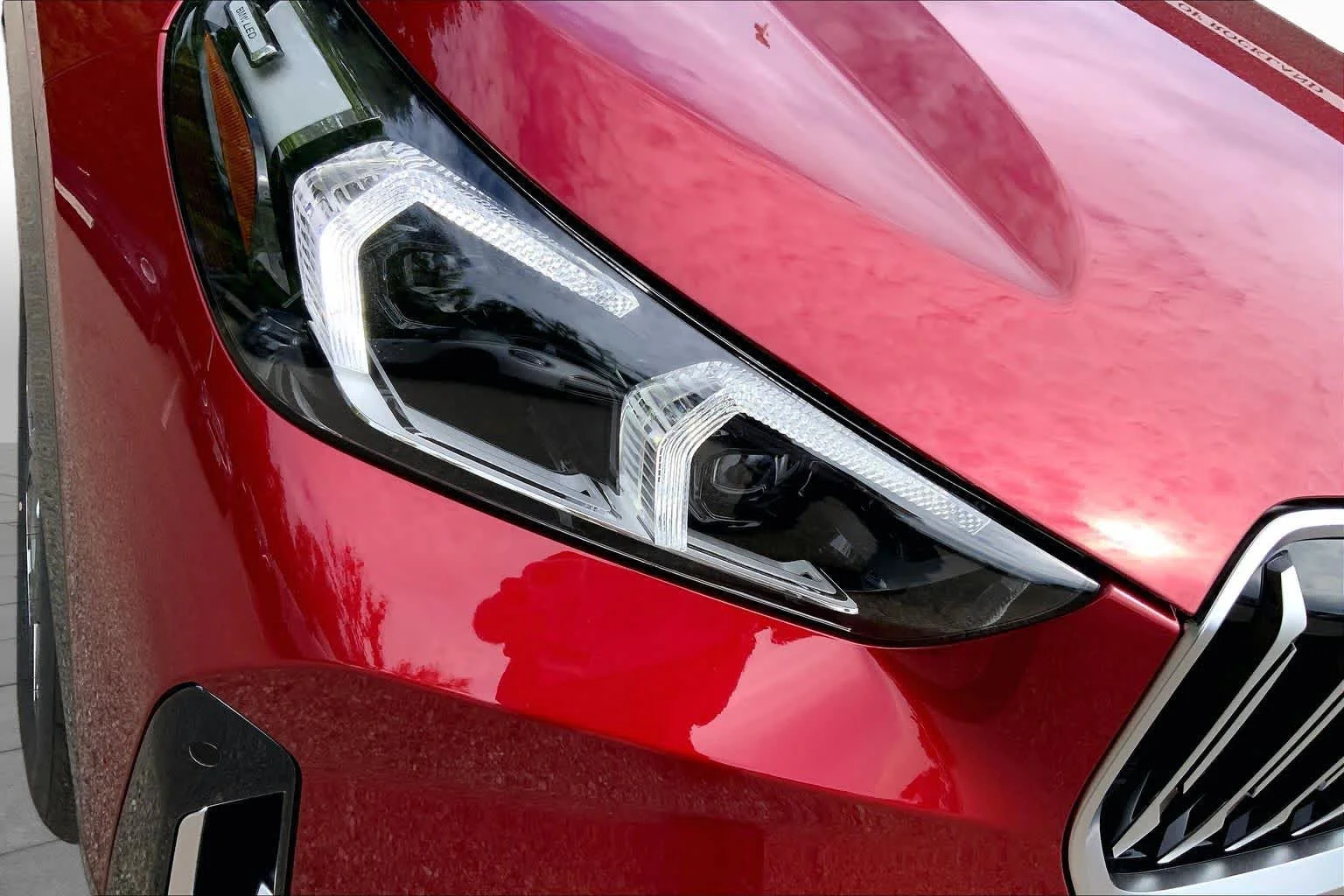 New 2026 Vegas Red Metallic BMW xDrive28i image 13