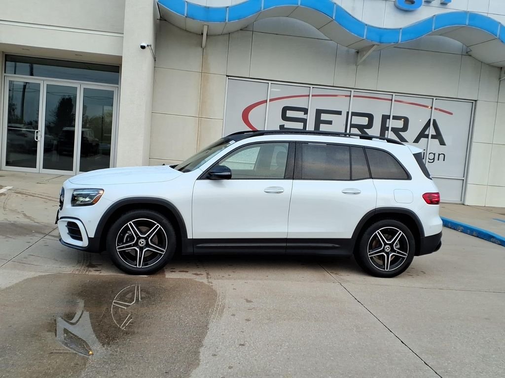 Used 2024 Digital White Metallic Mercedes-Benz GLB 250 image 2