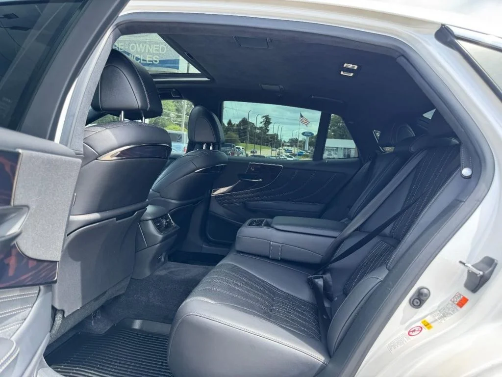 Used 2018 Ultra White Lexus 500 Base image 10