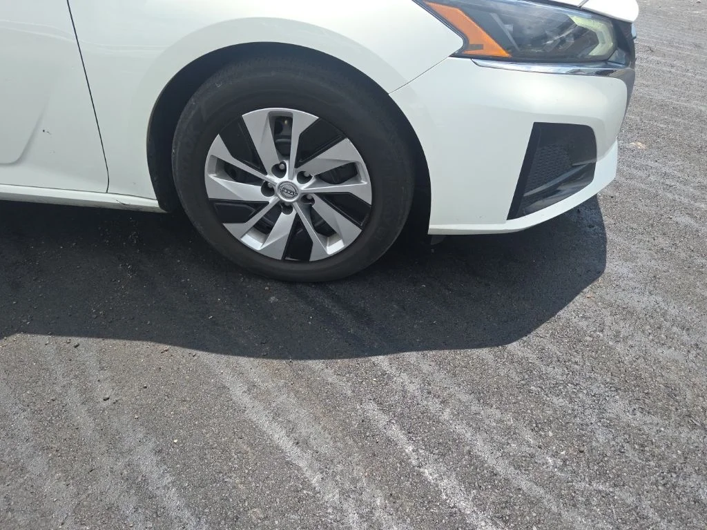 Used 2025 White Nissan 2.5 S image 19