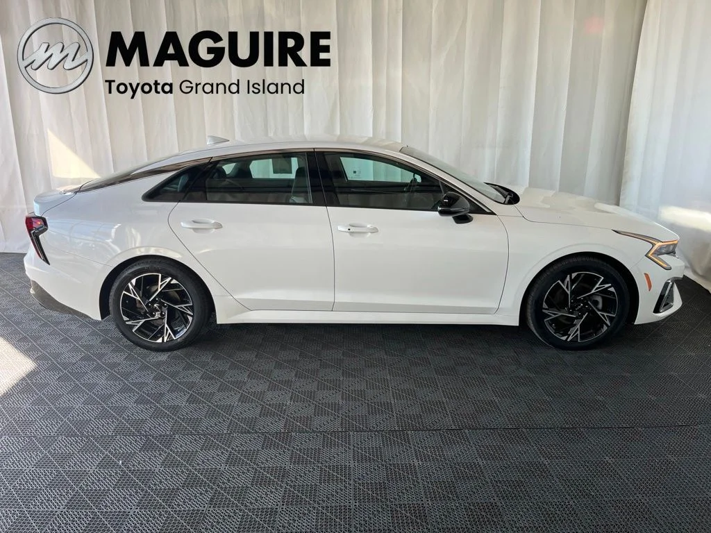 Used 2025 White Kia GT-Line image 2
